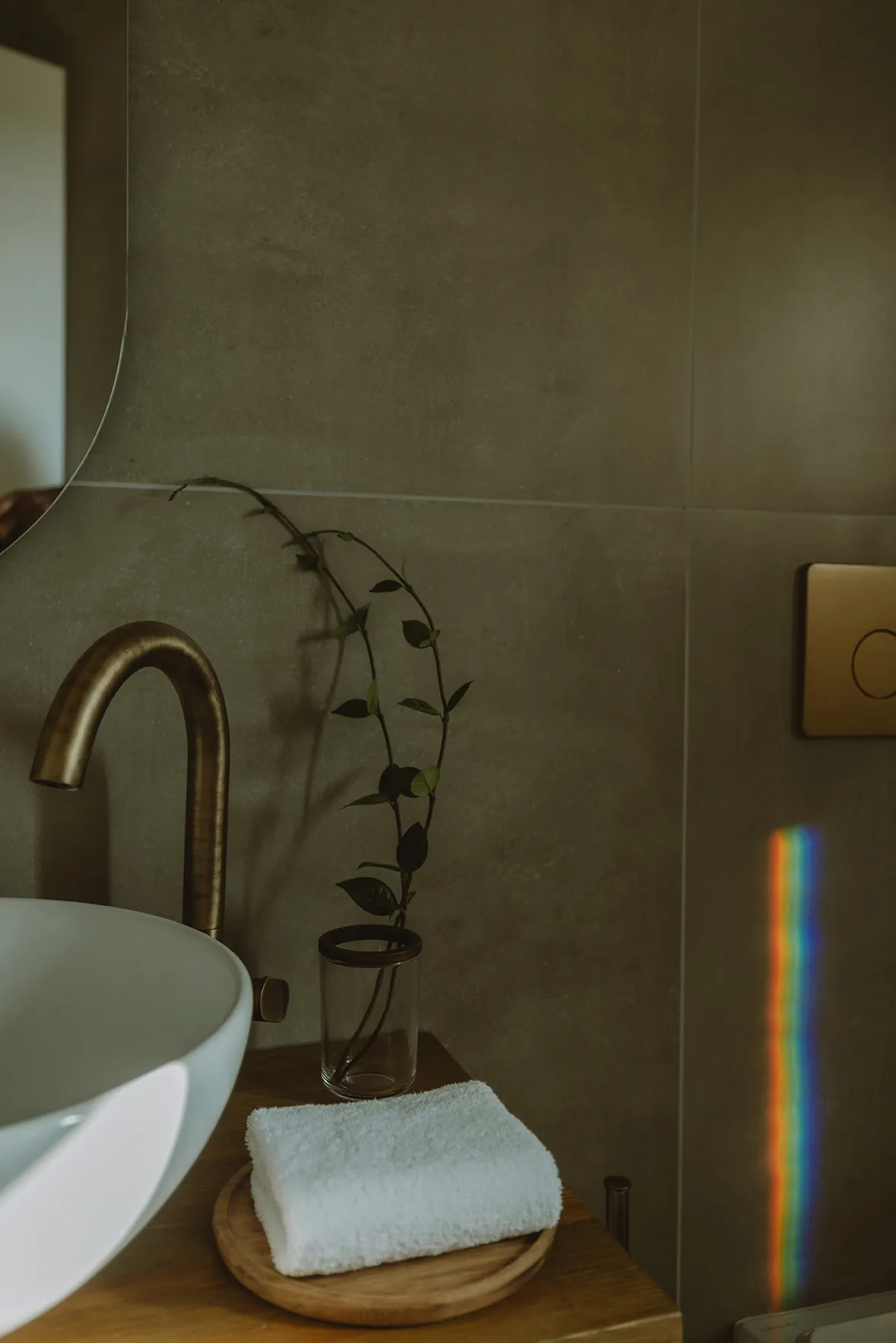 batu apartments website bathroom image